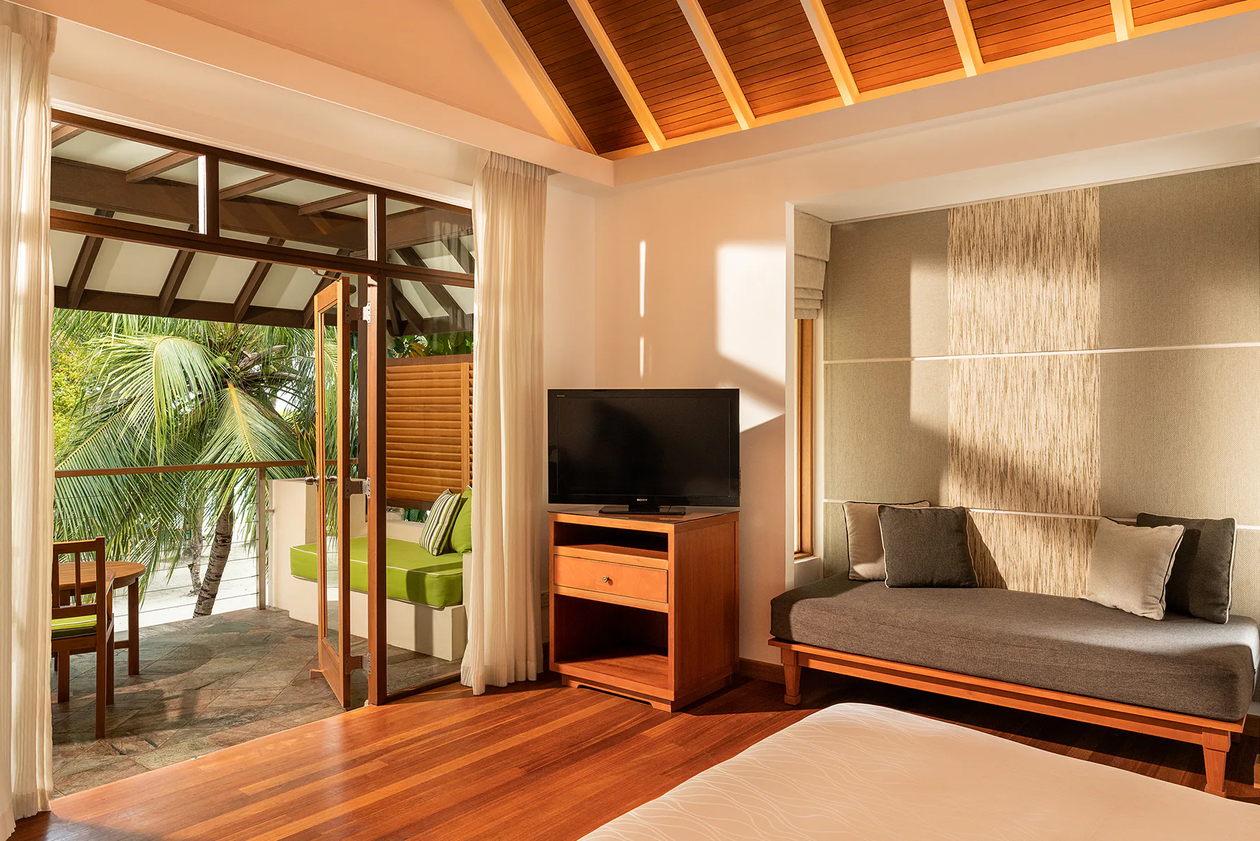 niva-kurumba-maldives-2-bedroom-superior-room-01_13696