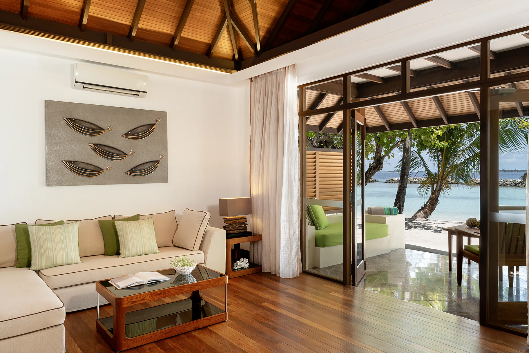 niva-kurumba-maldives-beach-villa-01_13696