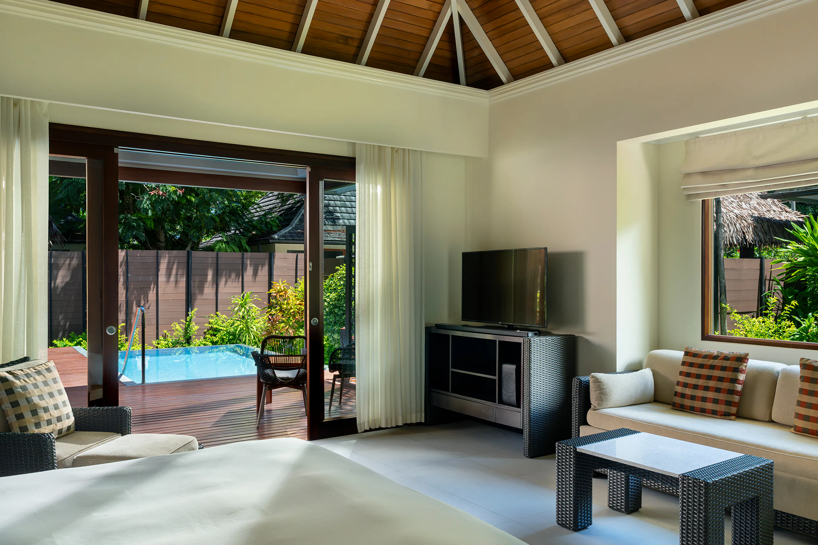 niva-labriz-seychelles-garden-oasis-pool-villa-01_13720
