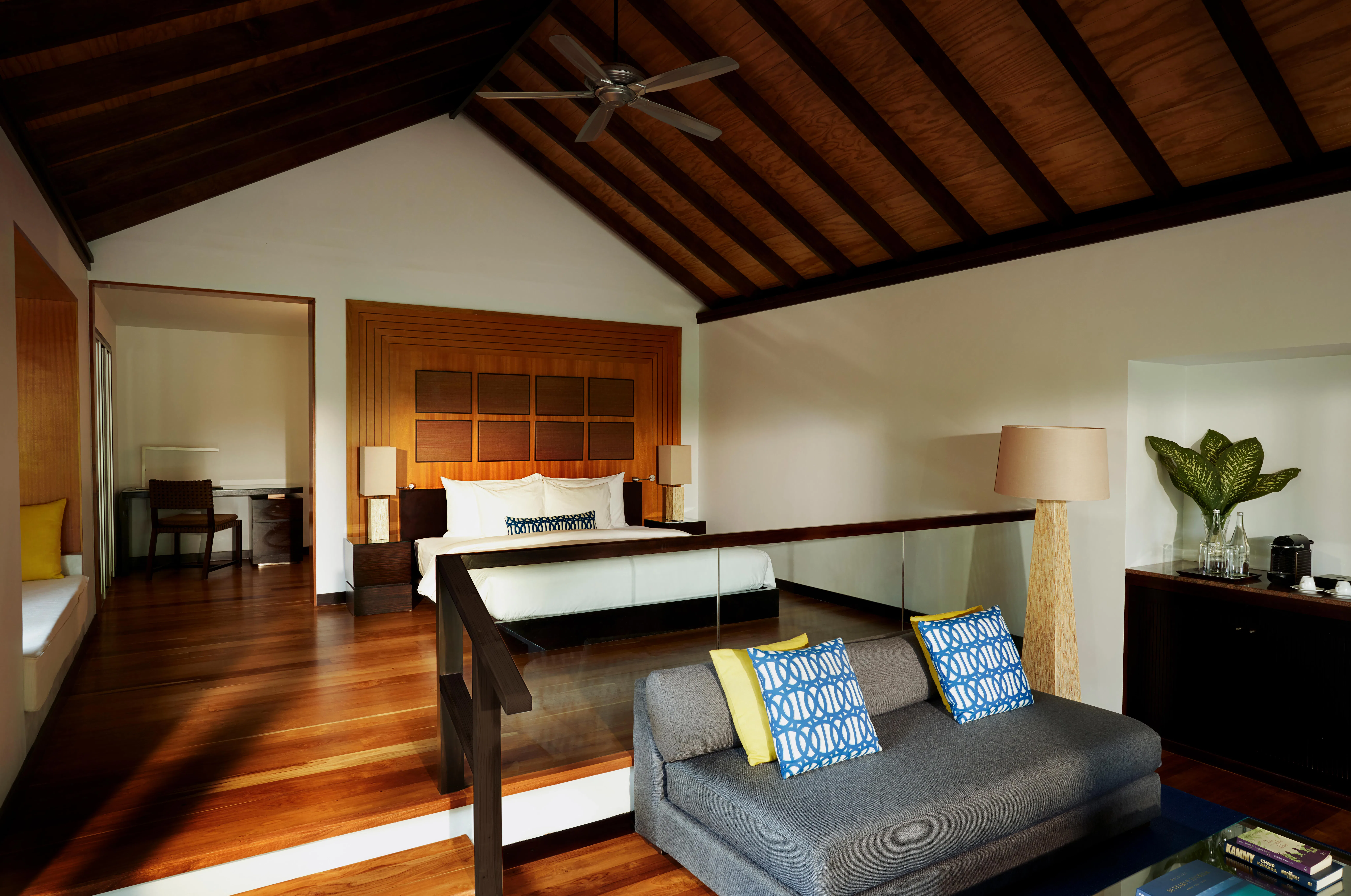 niva-velassaru-maldives-deluxe-villa-with-pool-01_13697