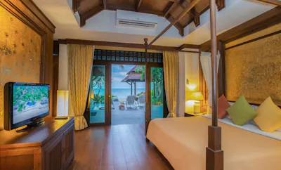 Beachfront Pool Villa Suite