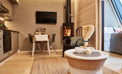 AURORA HONEYMOON SUITE