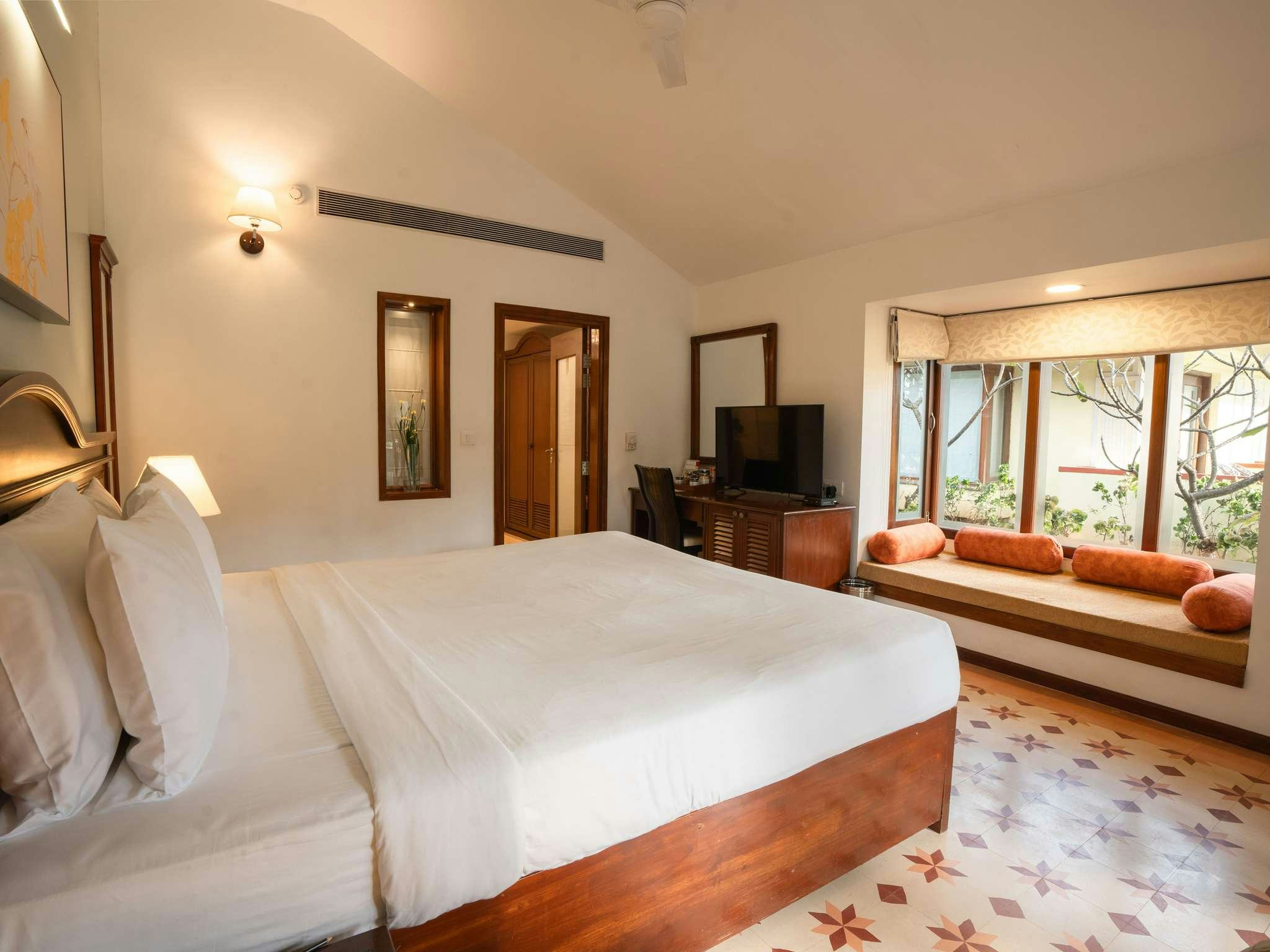 novotel-goa-dona-sylvia-resort-boutique-villa-pool-view-king-room_1310