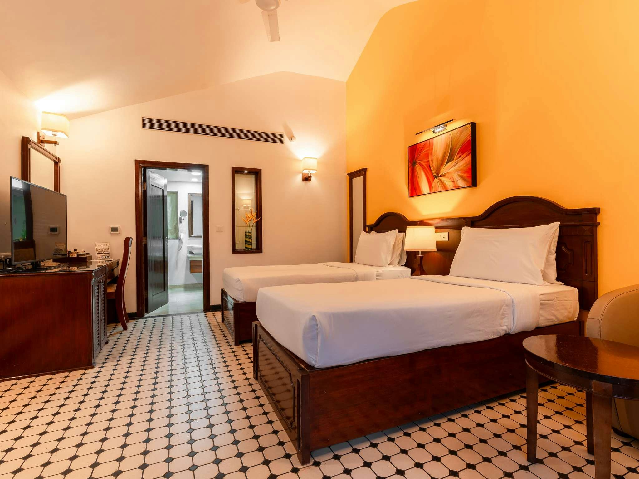 novotel-goa-dona-sylvia-resort-boutique-villa-pool-view-twin-room_1310