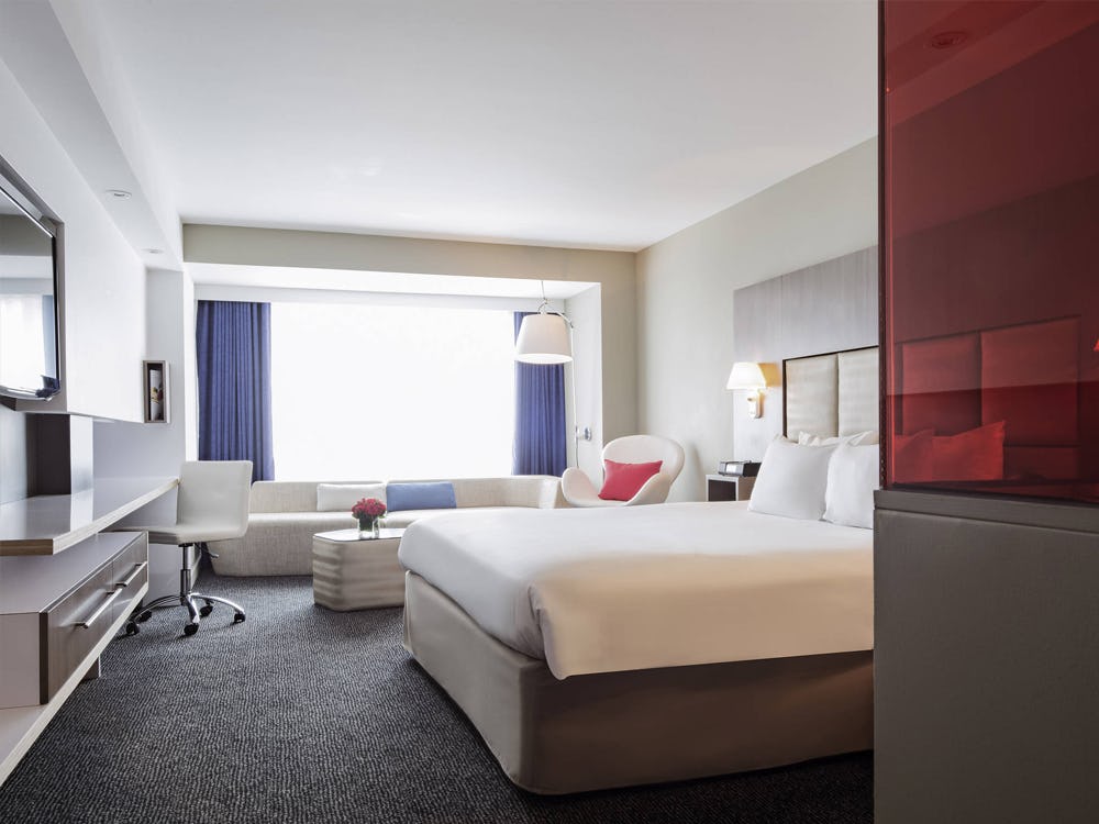 novotel-montreal-centre-canada-executive-room-1-king-size-bed_8380