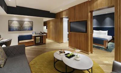 Executive Suite King Bed City View