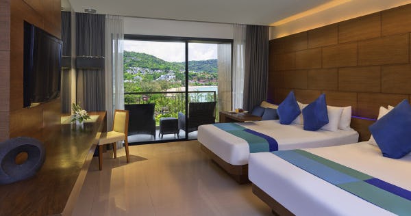 novotel-phuket-kata-avista-resort-and-spa-family-room-47sqm-sea-view-balcony-1-king-bed-and-1-queen-bed_2766