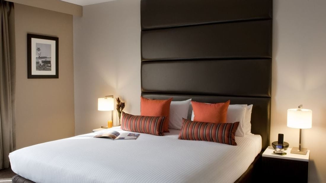 novotel-sydney-international-airport-australia-deluxe-suite-01_1124