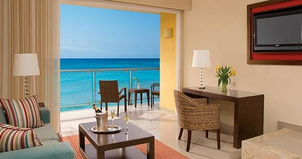 now-jade-riviera-cancun-resort-and-spa-junior-suite-ocean-front-view-01_6634