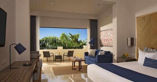 now-sapphire-riviera-cancun-deluxe-junior-suite-tropical-view-01_6635