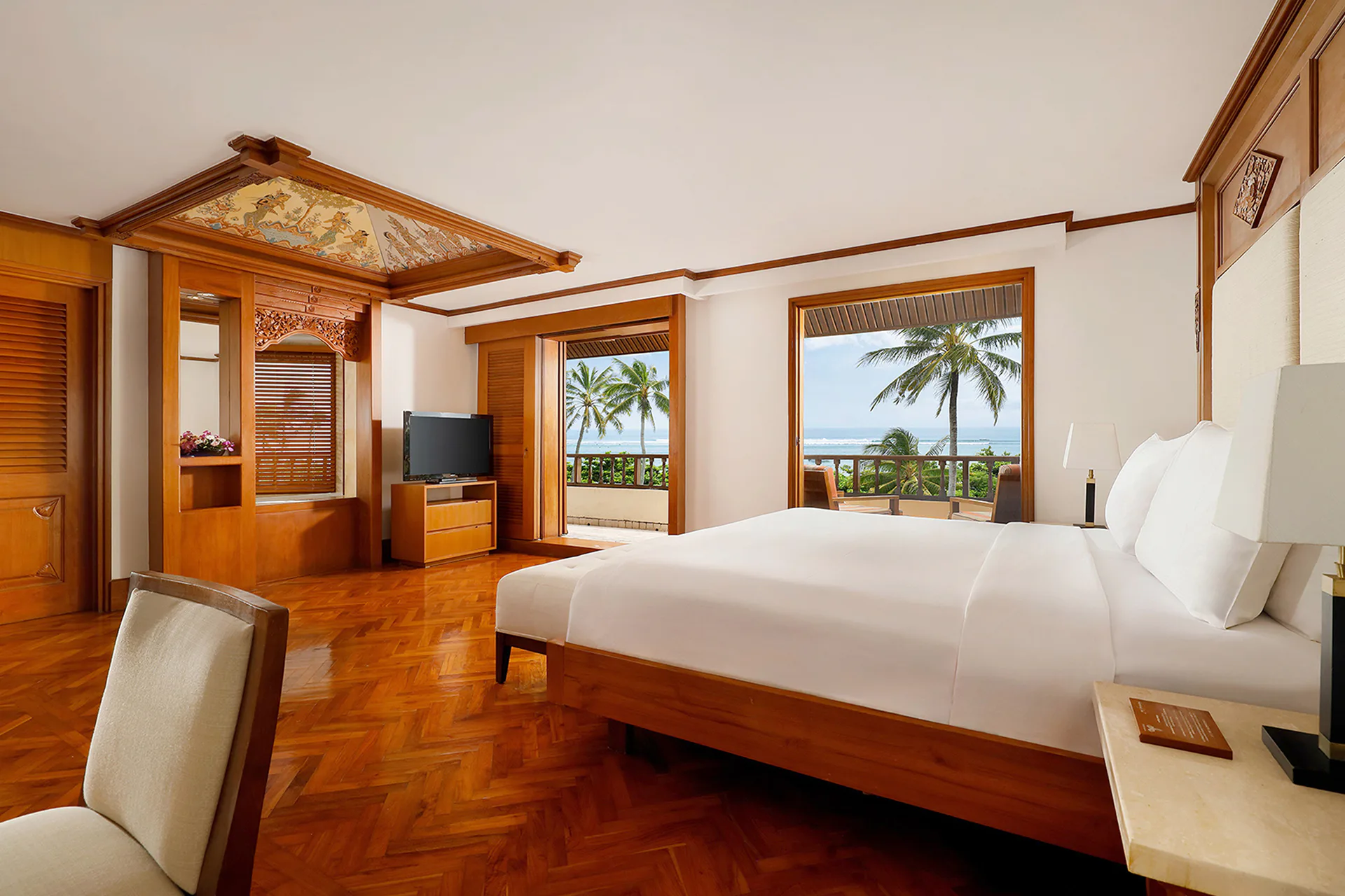 Agung Suite with 1 King size bed and 2 single beds