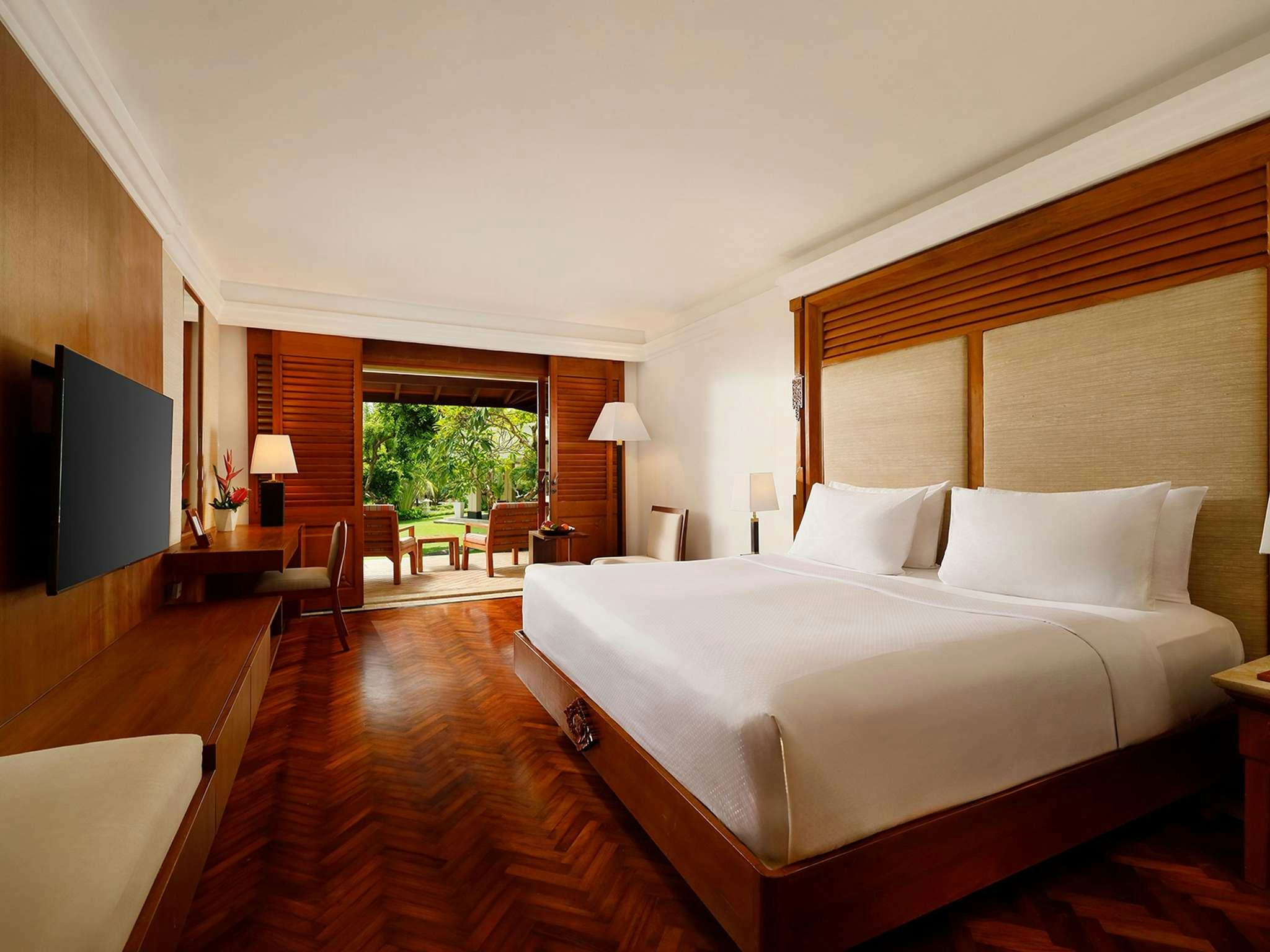 Palace Club Room with 1 king-size bed