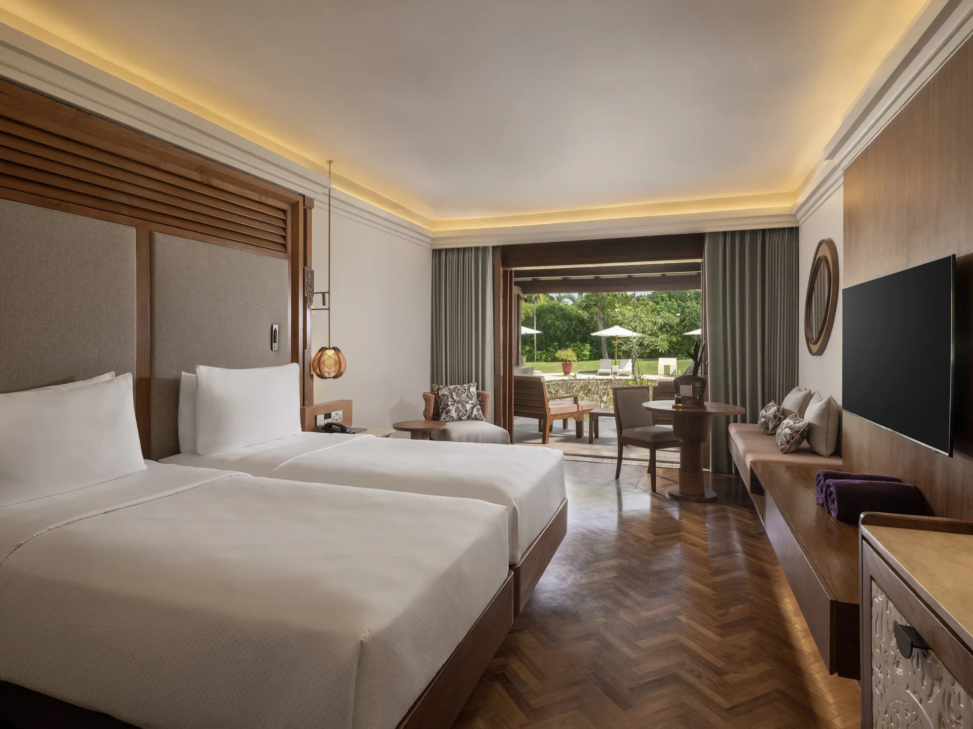 nusa-dua-beach-hotel-and-spa-bali-palace-club-room-with-2-single-beds-lagoon-access_347