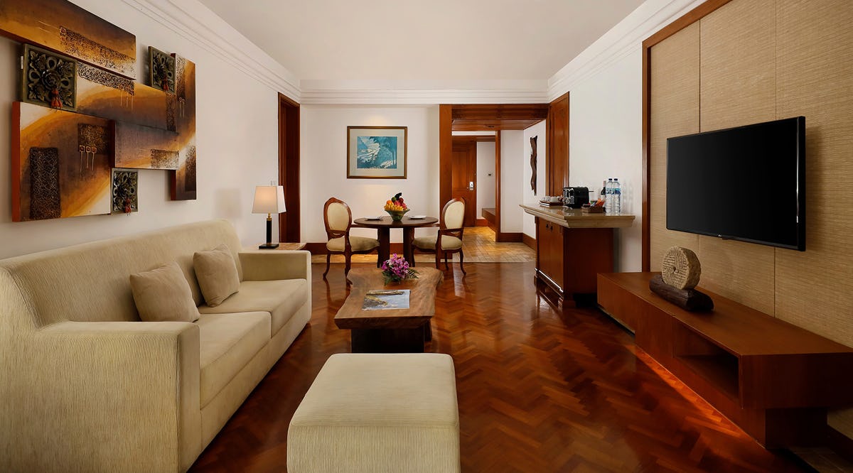 Palace Club Suite with 2 single beds