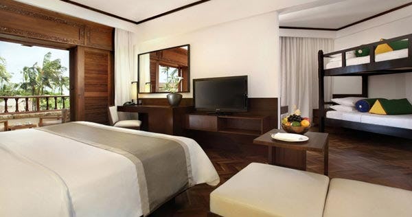 nusa-dua-beach-hotel-and-spa-deluxe-family-room_347