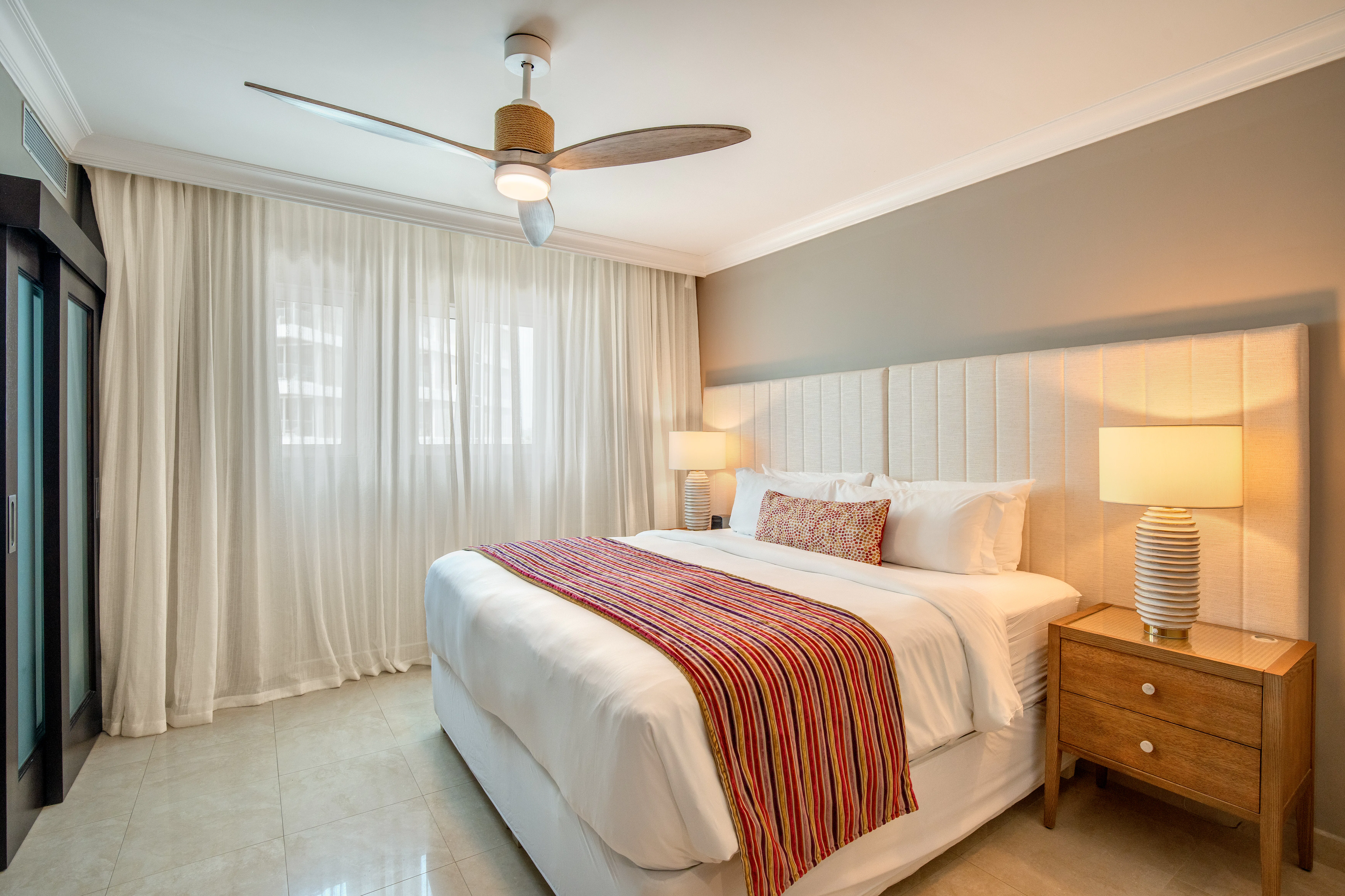 o2-beach-club-and-spa-barbados-luxury-concierge-one-bedroom-oceanfront-01_10944