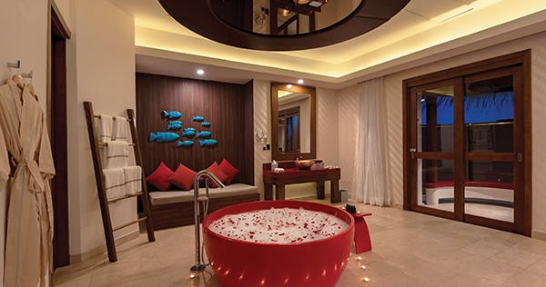 oblu-select-at-sangeli-honeymoon-water-suite-with-pool-04_9675