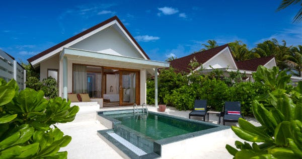 oblu-select-lobigili-maldive-sunnest-beach-pool-villa-01_11156