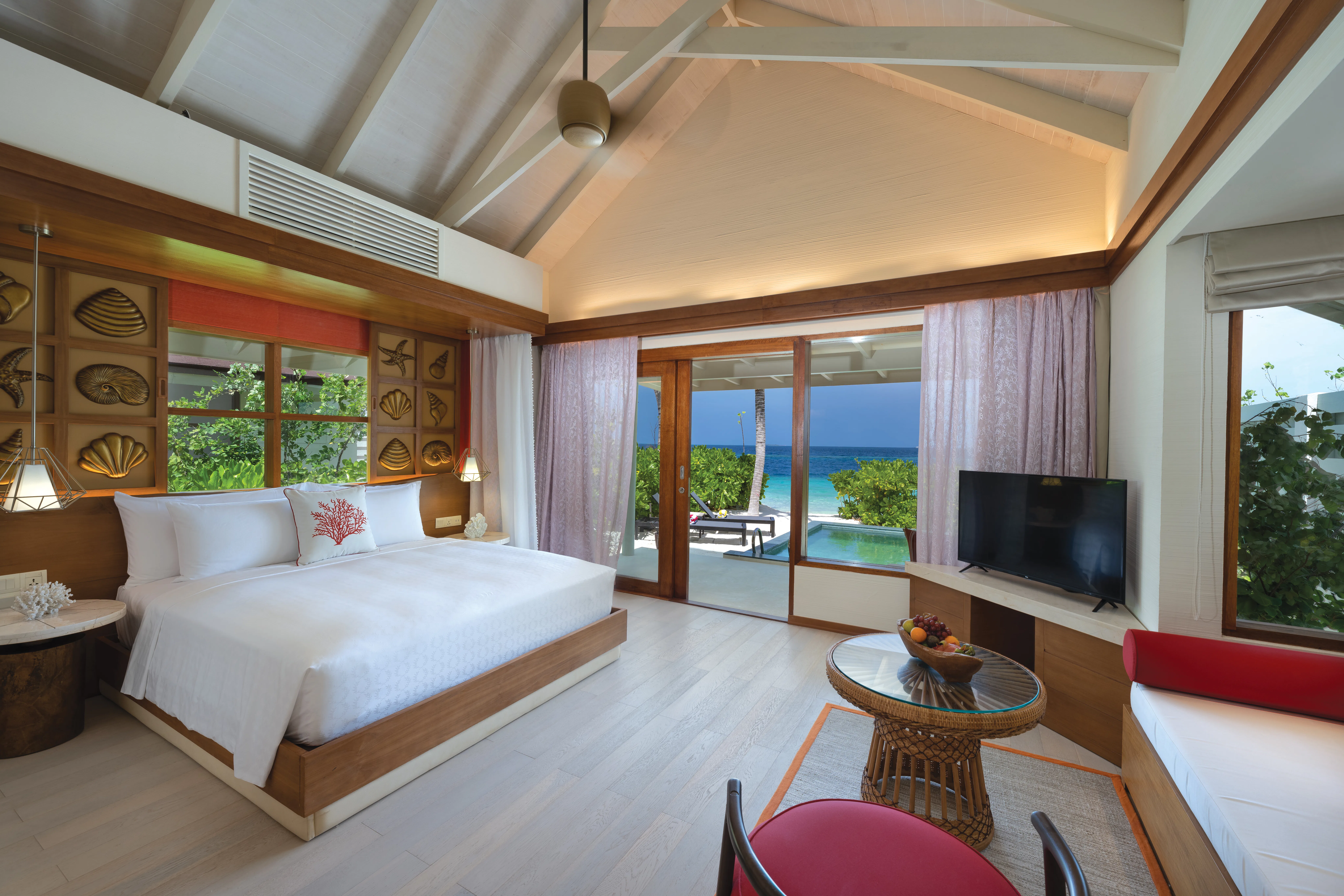 oblu-select-lobigili-ylang-ylang-sun-nest-beach-pool-villa-01_11156