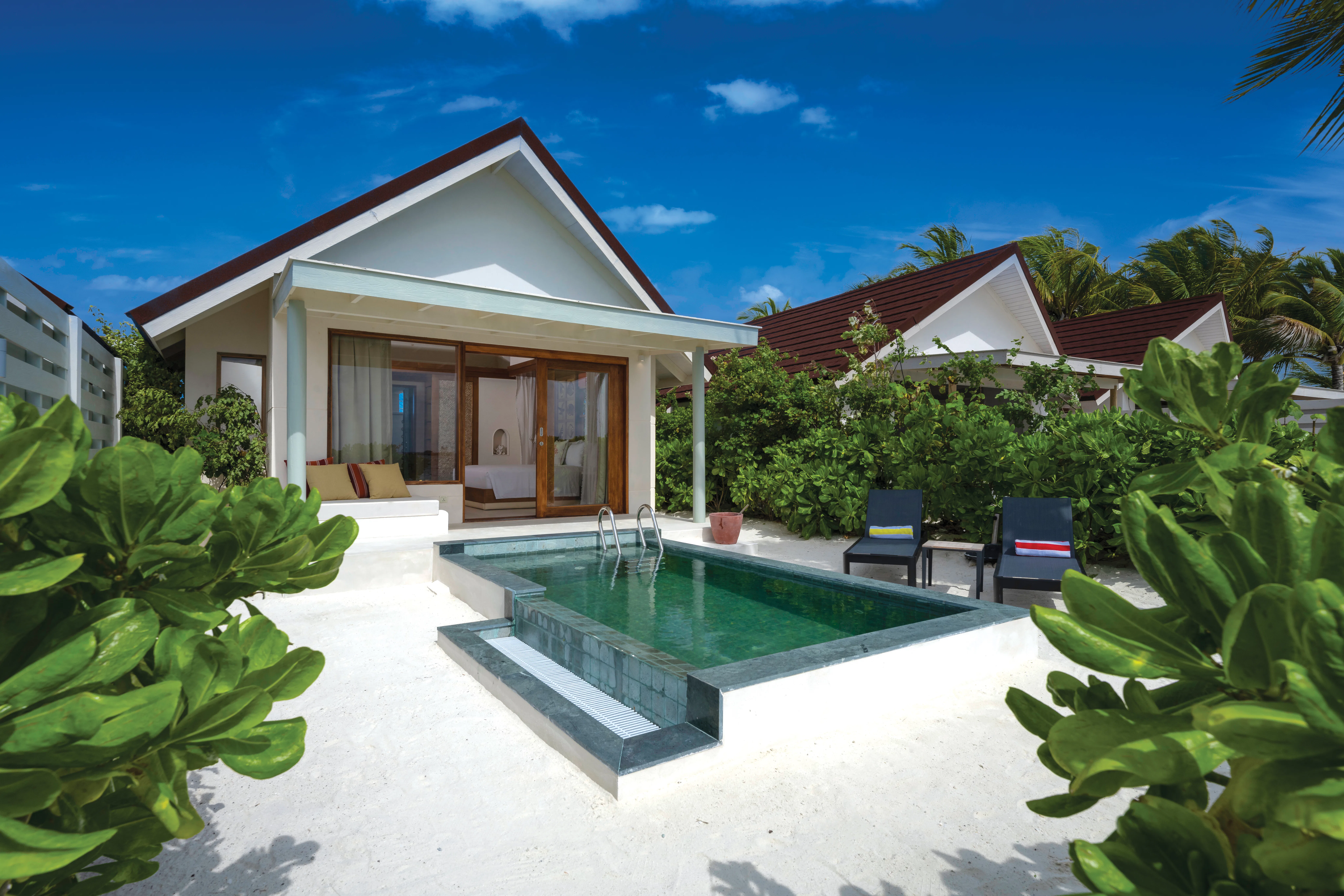 oblu-select-lobigili-ylang-ylang-sun-nest-beach-pool-villa-02_11156