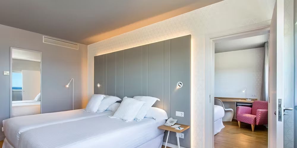 2x2 connecting rooms