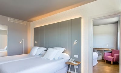 2x2 connecting rooms