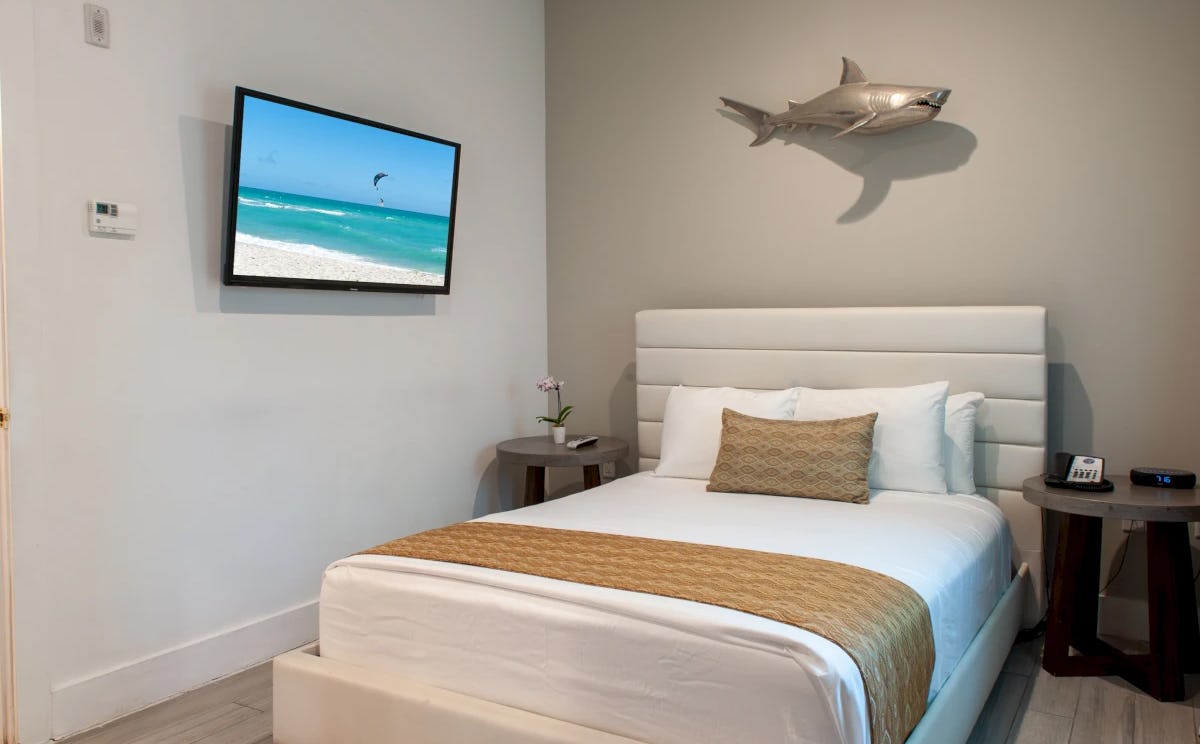 One Bedroom Queen Suite