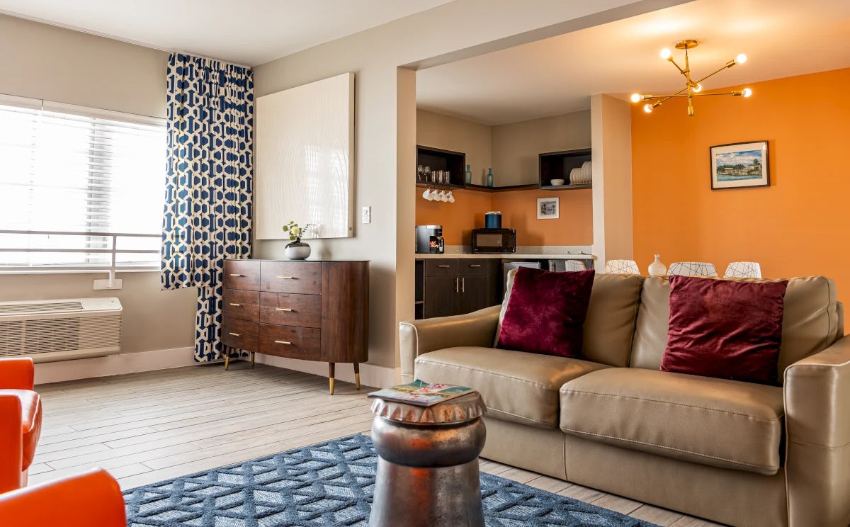 One Bedroom Queen Suite with Balcony