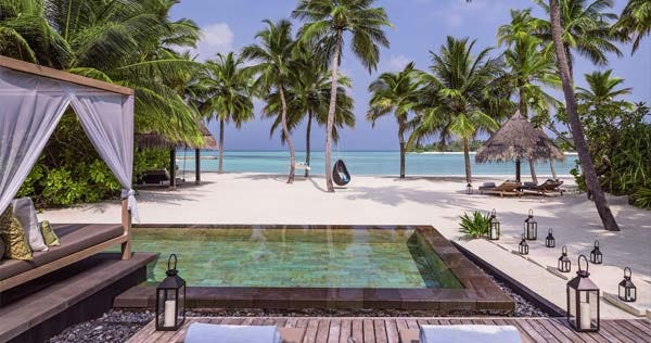 one-and-only-reethi-rah-maldives-grand-beach-villa-with-pool-01_205