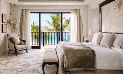 PALM BEACH EXECUTIVE SUITE