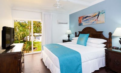 ONE-BEDROOM GARDEN VIEW SUITES