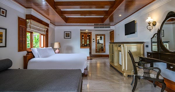 one-bedroom-hillside-suite-with-terrace-bathtub-thavorn-beach-village-resort-and-spa-phuket-02_6382