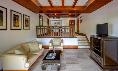 FAMILY 1 BEDROOM HILLSIDE SUITE WITH TERRACE BATHTUB