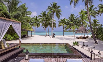 GRAND BEACH VILLA WITH POOL