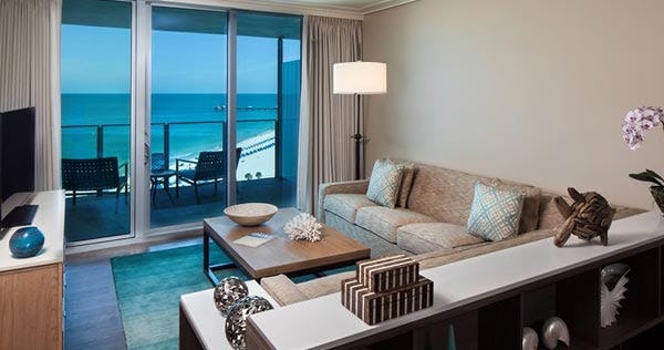 opal-sands-resort-deluxe-one-bedroom-suite-02_9705