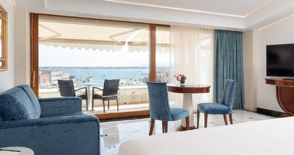 ortea-palace-luxury-hotel-italy-executive-junior-suite-03_11721
