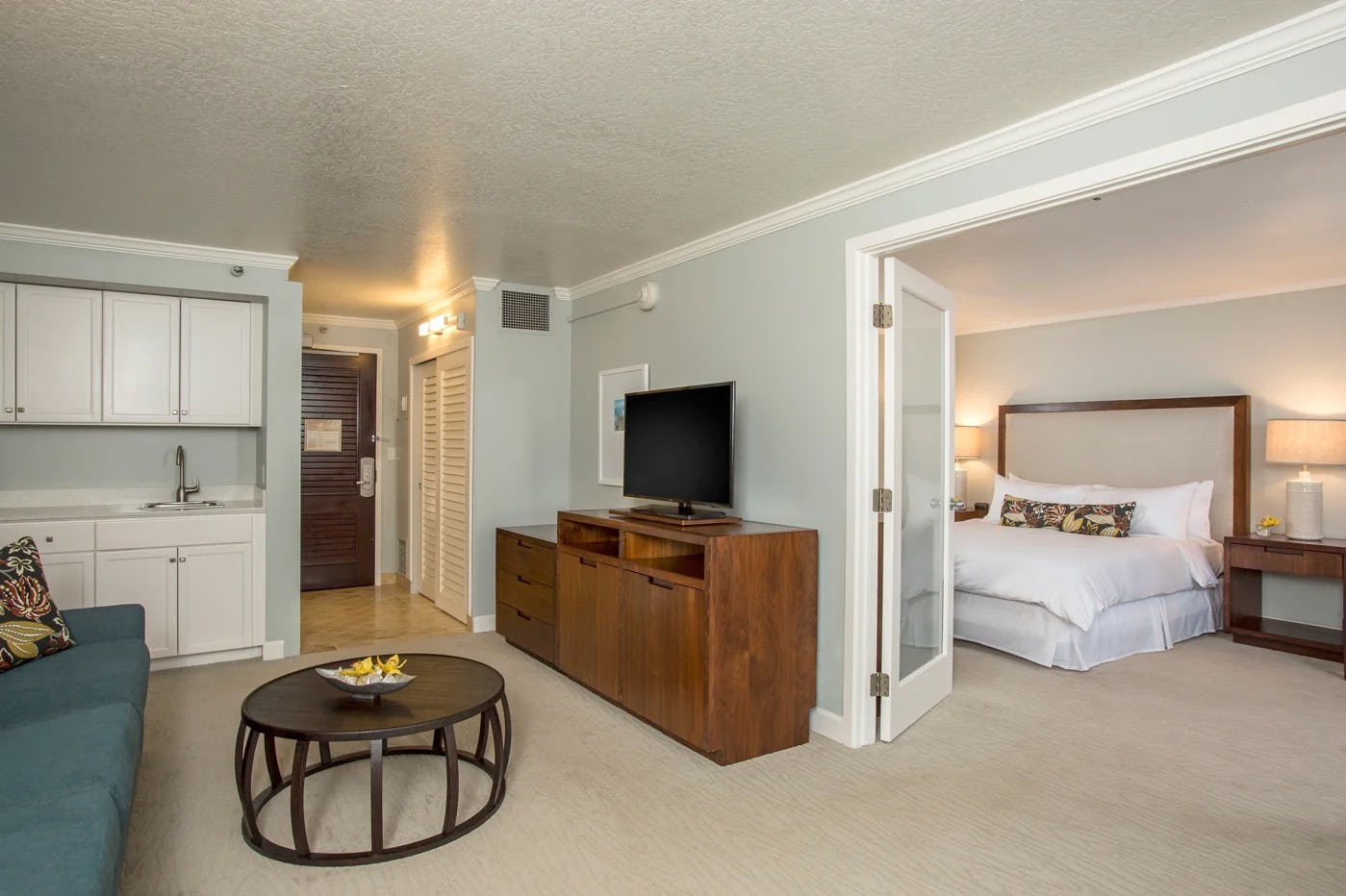 Premium 1 Bedroom Ocean Pool View Suite