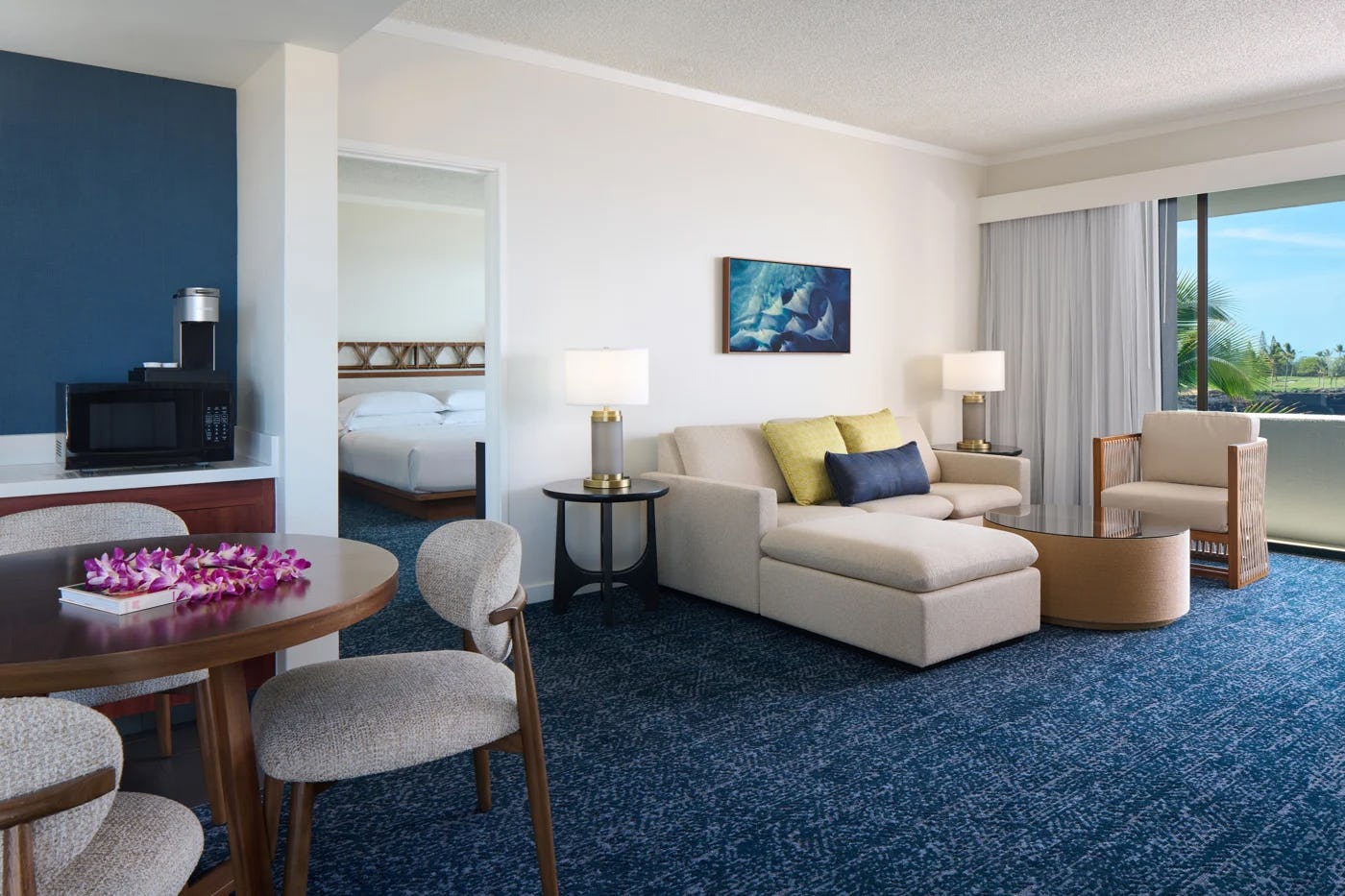outrigger-kona-resort-and-spa-hawaii-club-deluxe-oceanfront-suite_10298