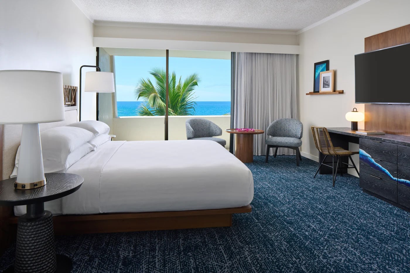 outrigger-kona-resort-and-spa-hawaii-club-oceanfront-suite_10298