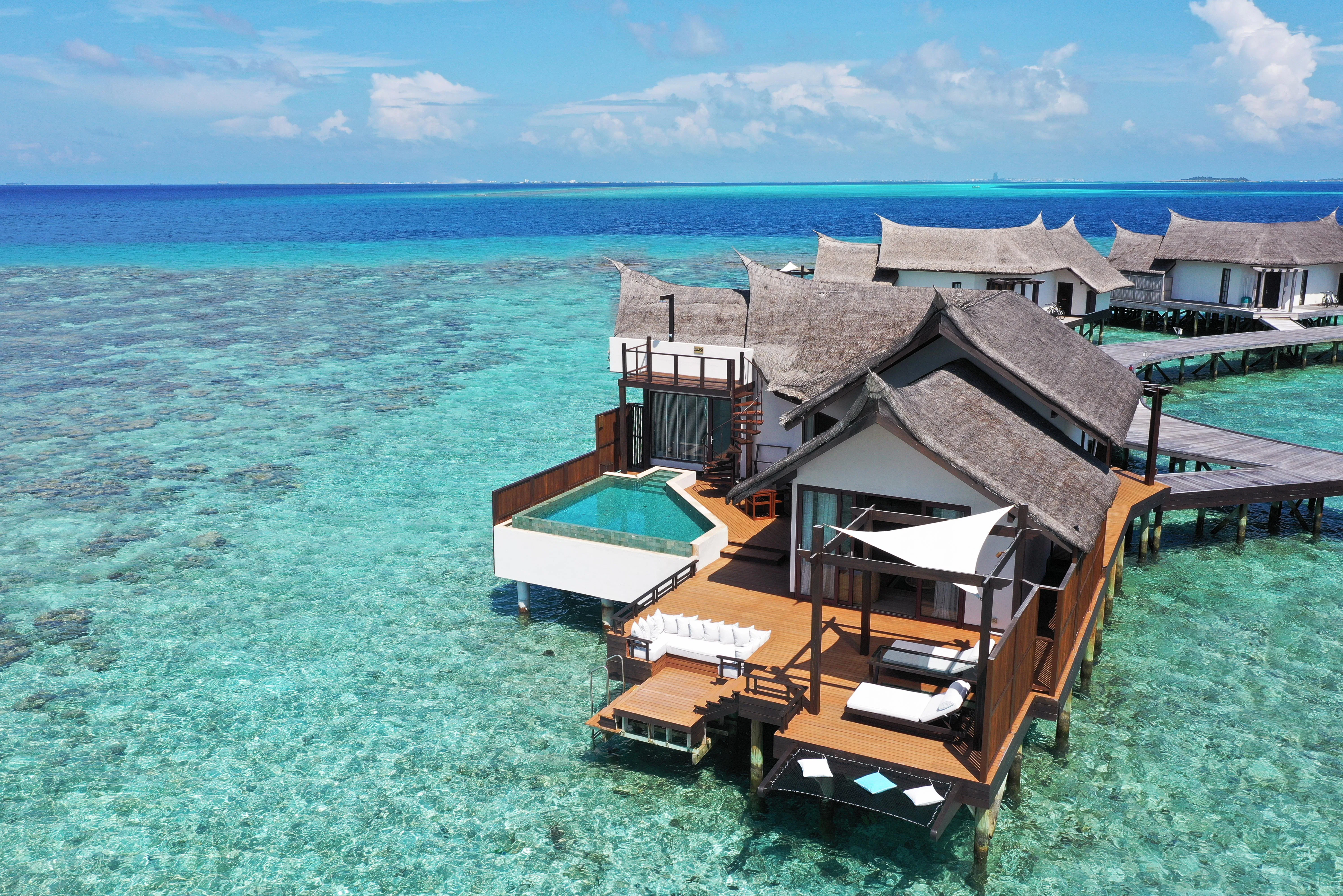 ozen-reserve-bolifushi-maldives-pool-pool-suite-01_2266