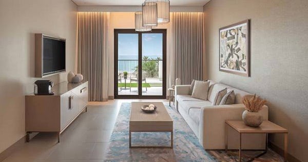 palace-beach-resort-fujairah-executive-suite-ocean-view-02_11662