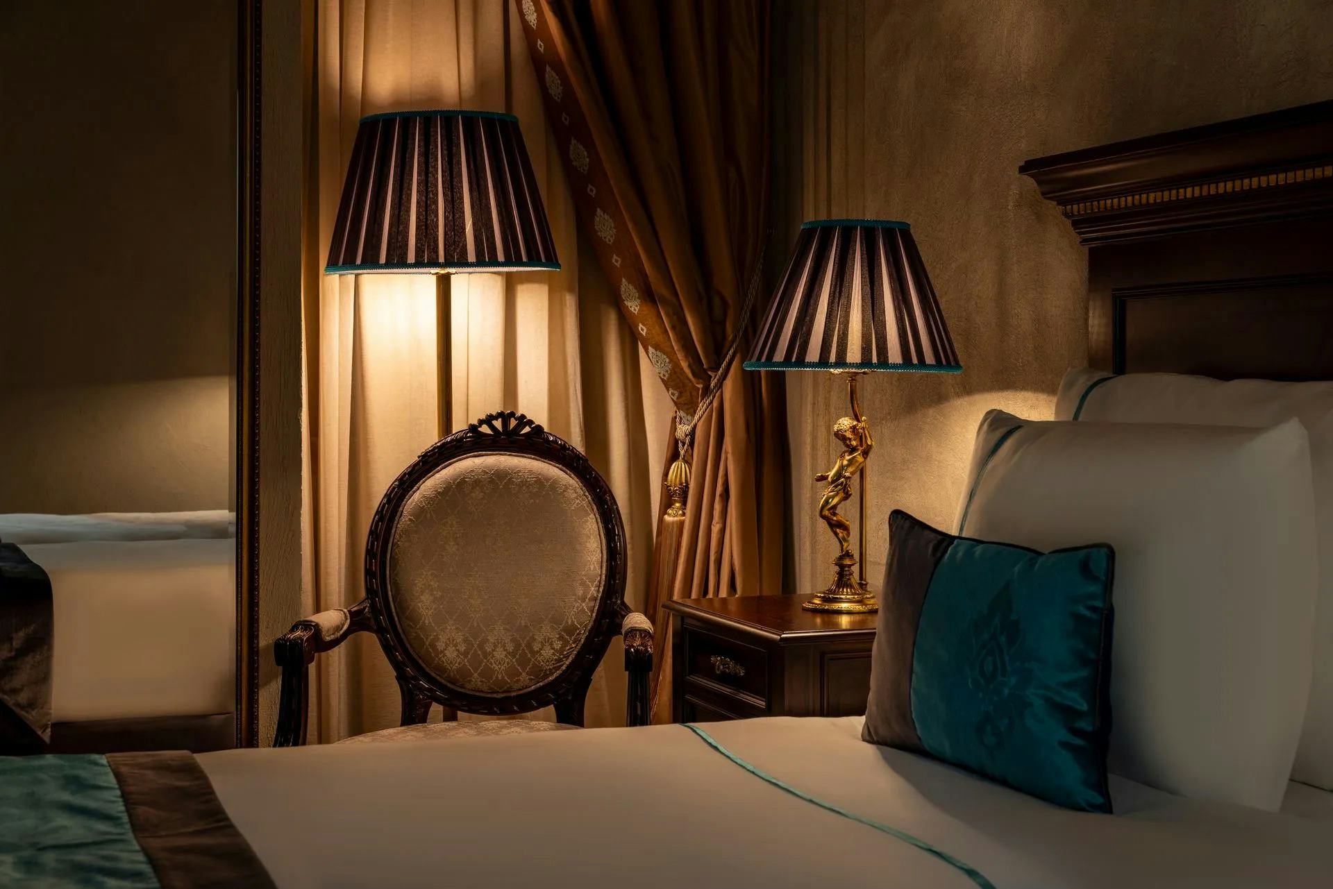 palazzo-donizetti-hotel-deluxe-french-room_5411