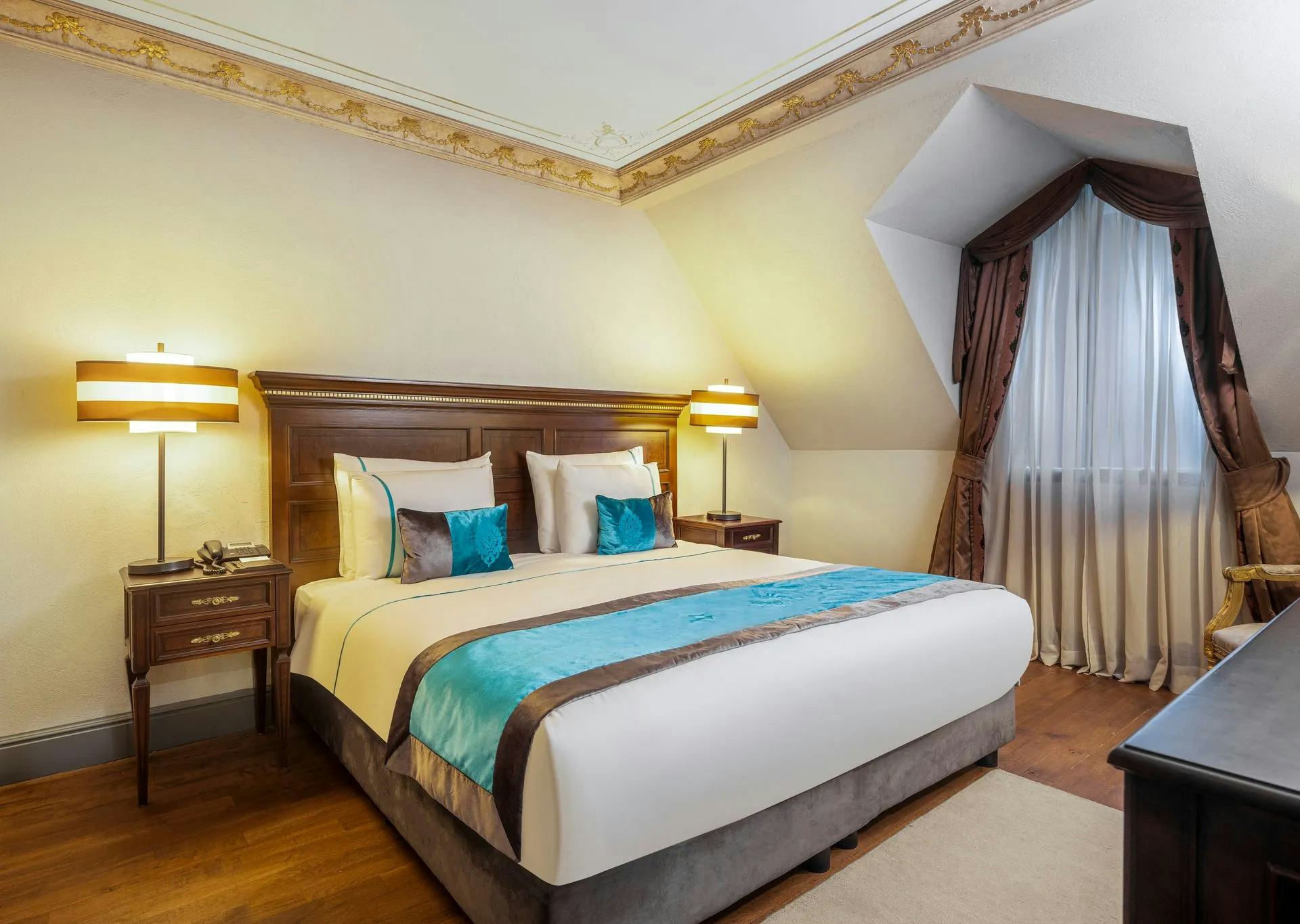 palazzo-donizetti-hotel-royal-suite-with-city-view_5411