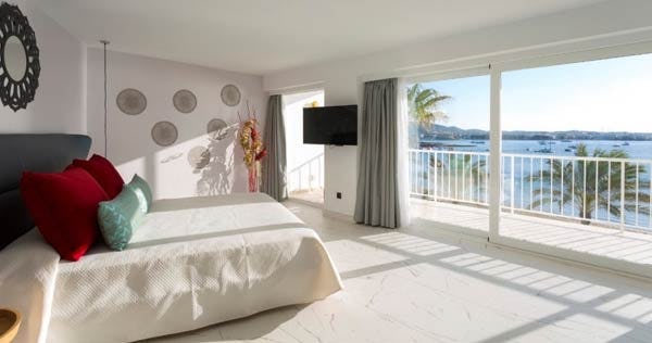 palladium-hotel-palmyra-spain-master-suite-panoramic-sea-view-01_11402