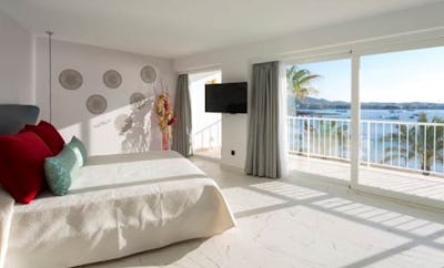 Master Suite Panoramic Sea View