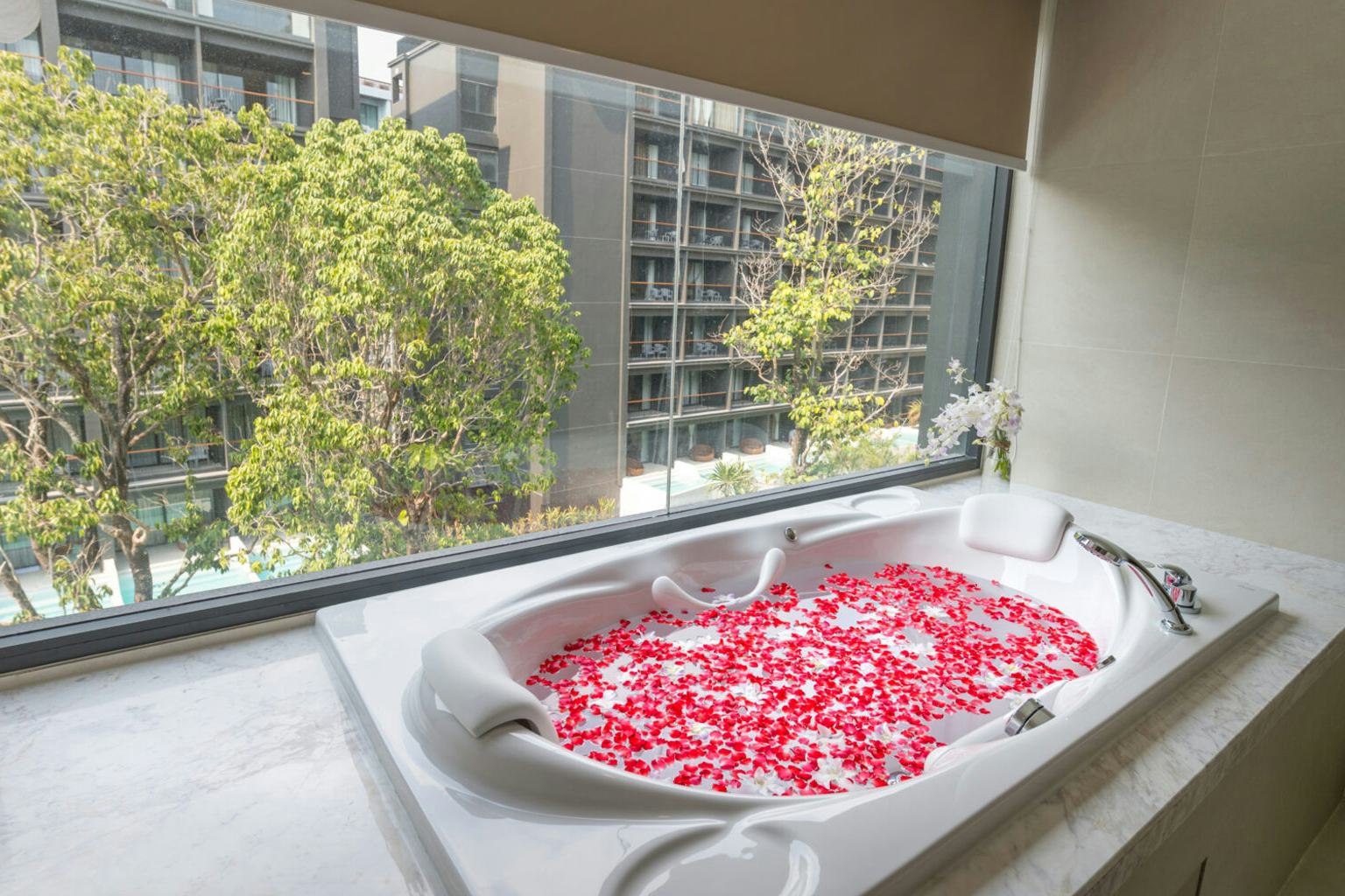 panan-krabi-resort-deluxe-premier-pool-view-room-01_10174