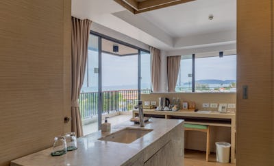 DELUXE SEAVIEW ROOM WITH OUTDOOR BATHTUB