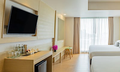 FAMILY ROOFTOP JACUZZI