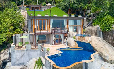 Presidential Private Pool Suite