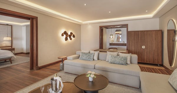 paradise-beachcomber-golf-resort-and-spa-mauritius-2-bedroom-senior-family-suite-beachfront-01_2026